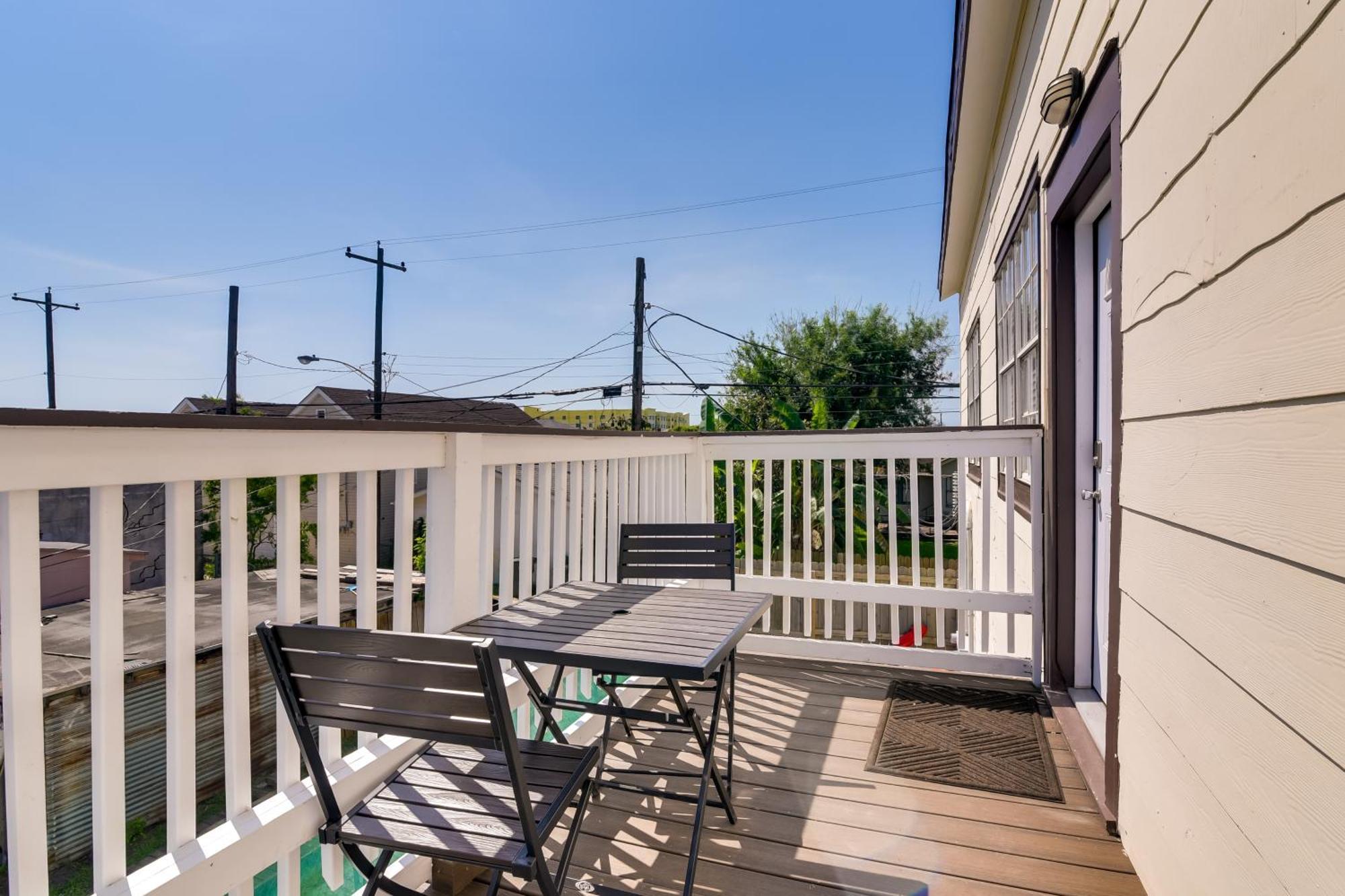 Beautiful Galveston Apt With Deck Less Than 3 Mi To Dtwn! Dış mekan fotoğraf
