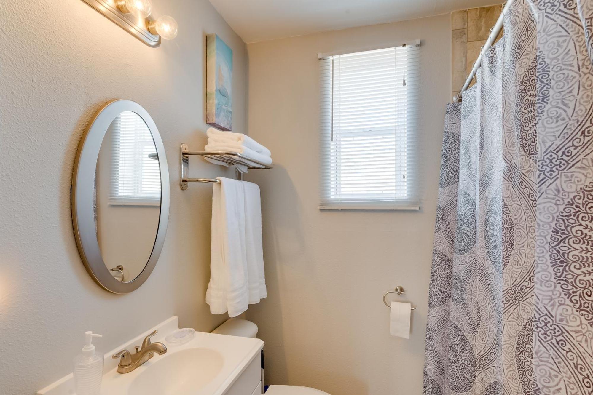 Beautiful Galveston Apt With Deck Less Than 3 Mi To Dtwn! Dış mekan fotoğraf