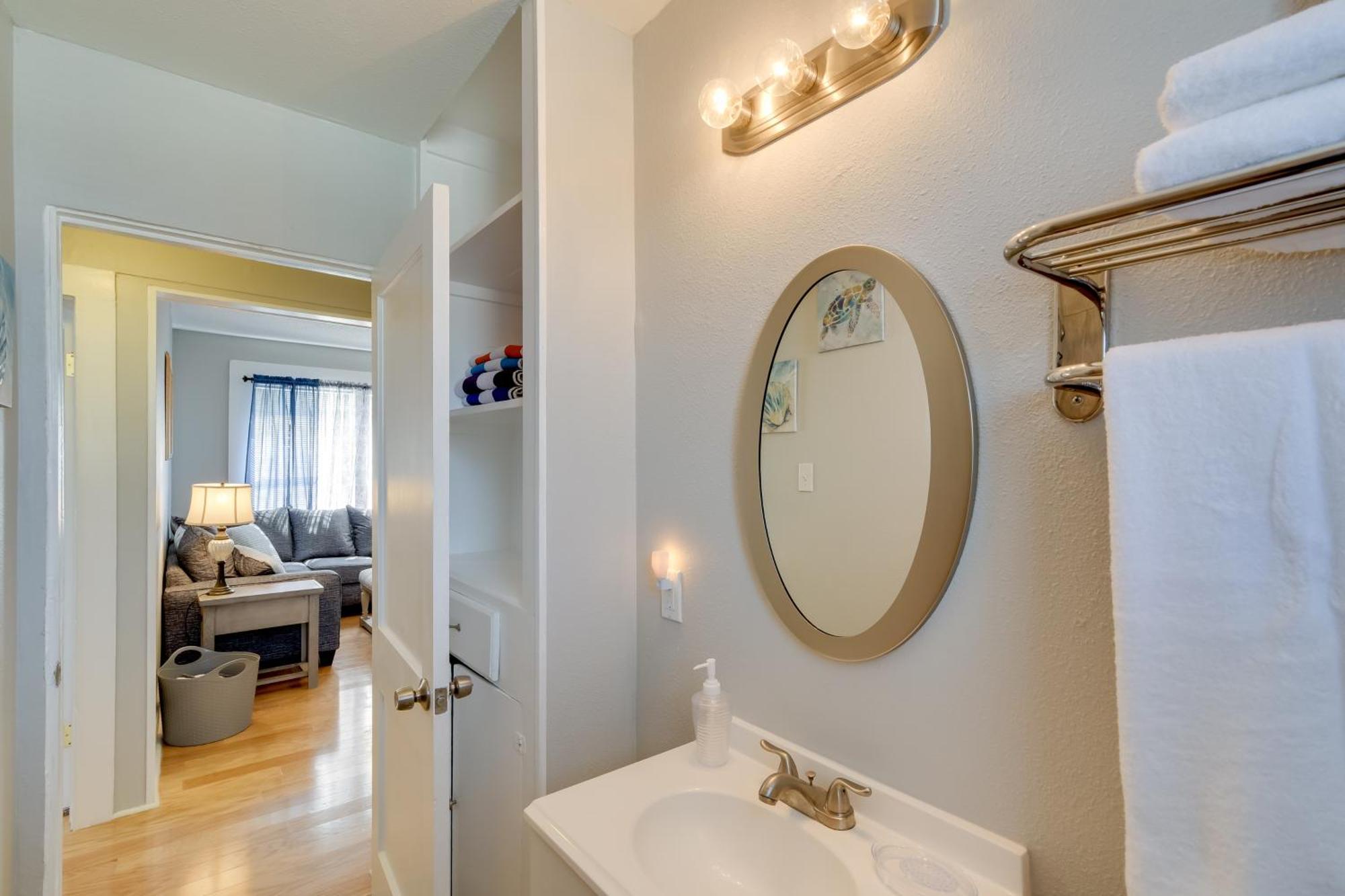 Beautiful Galveston Apt With Deck Less Than 3 Mi To Dtwn! Dış mekan fotoğraf