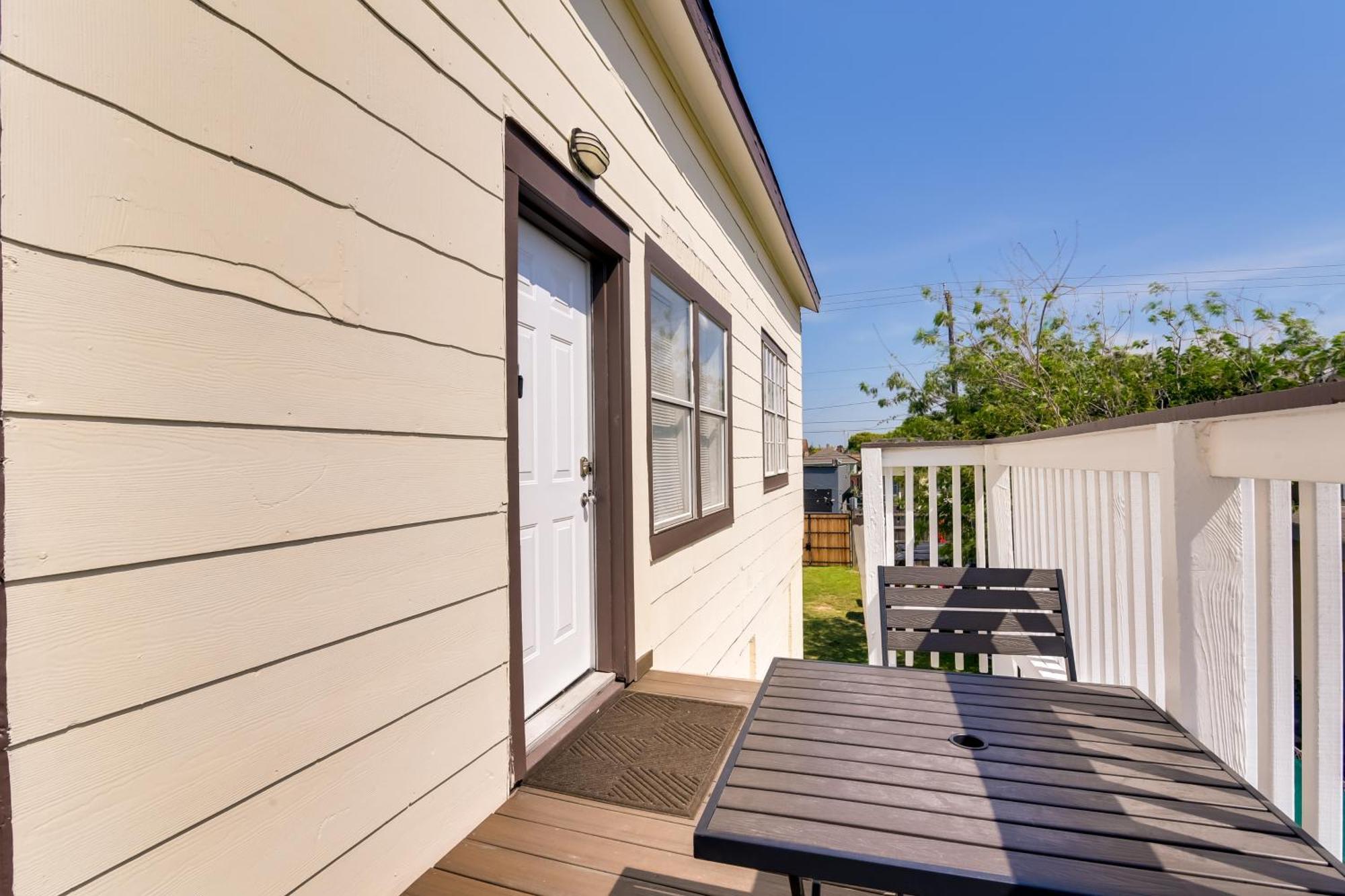 Beautiful Galveston Apt With Deck Less Than 3 Mi To Dtwn! Dış mekan fotoğraf