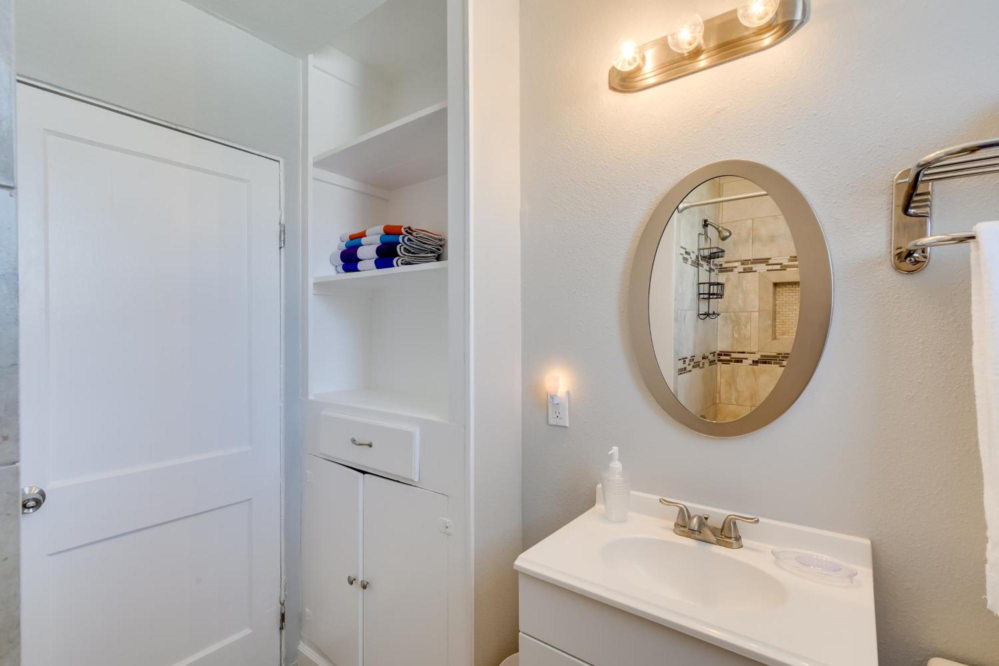 Beautiful Galveston Apt With Deck Less Than 3 Mi To Dtwn! Dış mekan fotoğraf