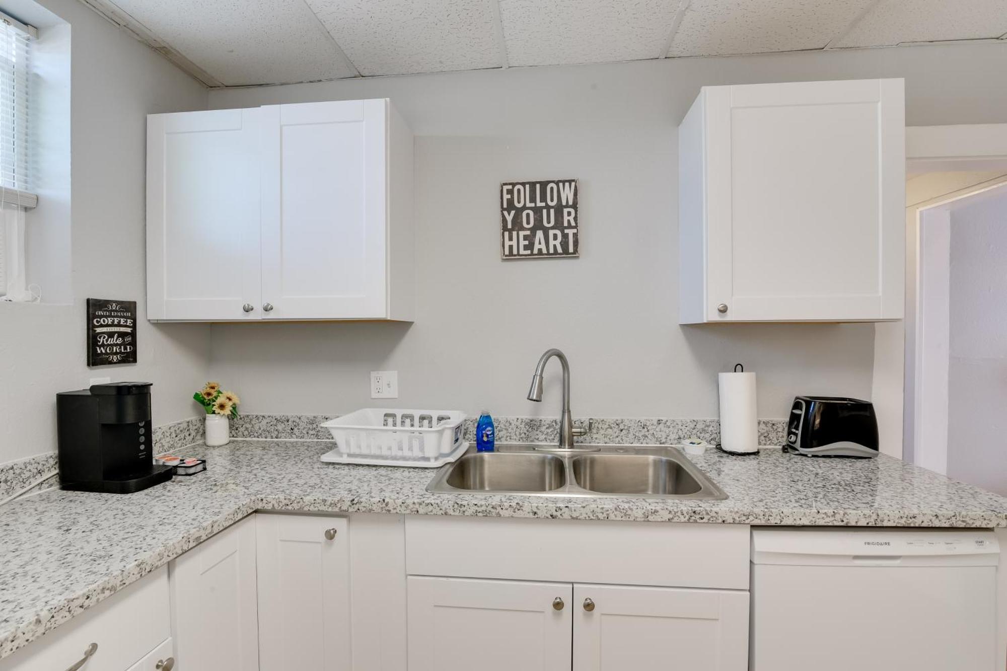 Beautiful Galveston Apt With Deck Less Than 3 Mi To Dtwn! Dış mekan fotoğraf